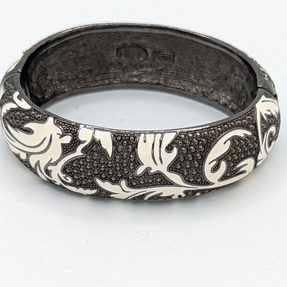 Kenneth Jay Lane Enamel and Crystal Bracelet - Picture 5 of 7